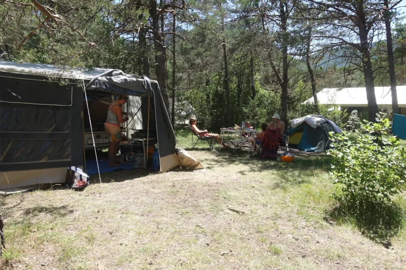 Emplacement Xl (+200M²) + Voiture