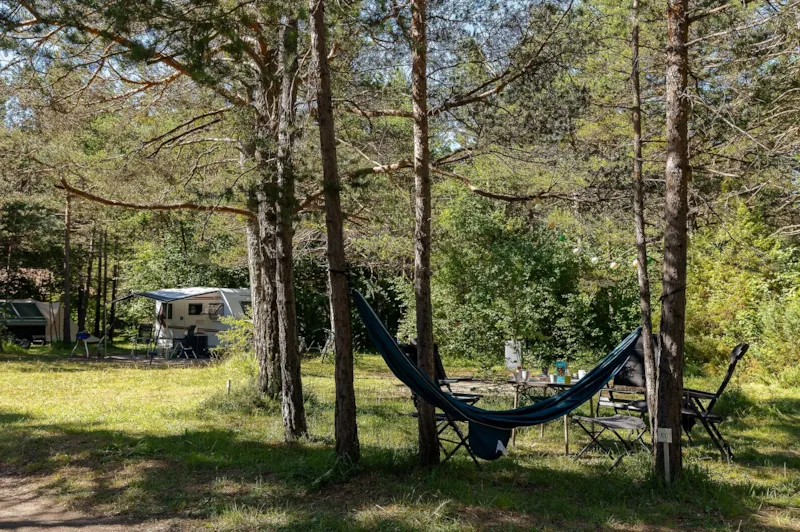 Emplacement Camping + Voiture
