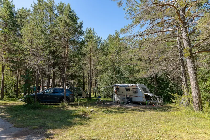 Emplacement Camping + Voiture