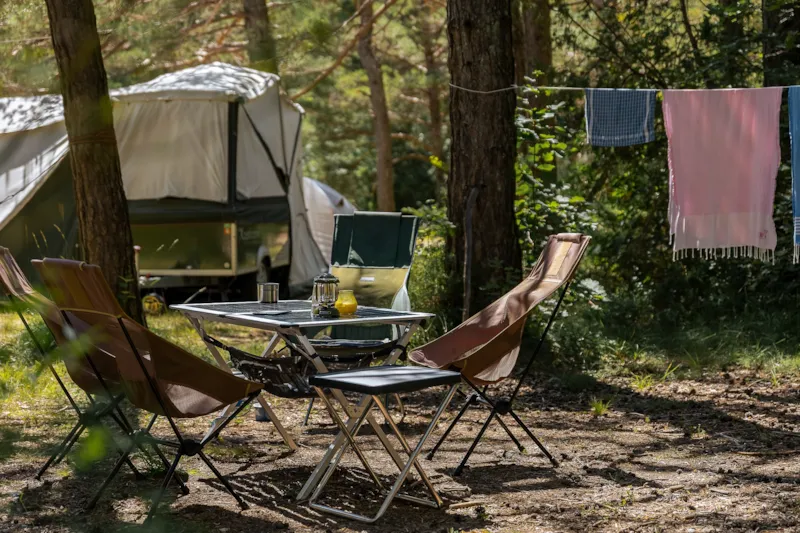 Emplacement Camping + Voiture