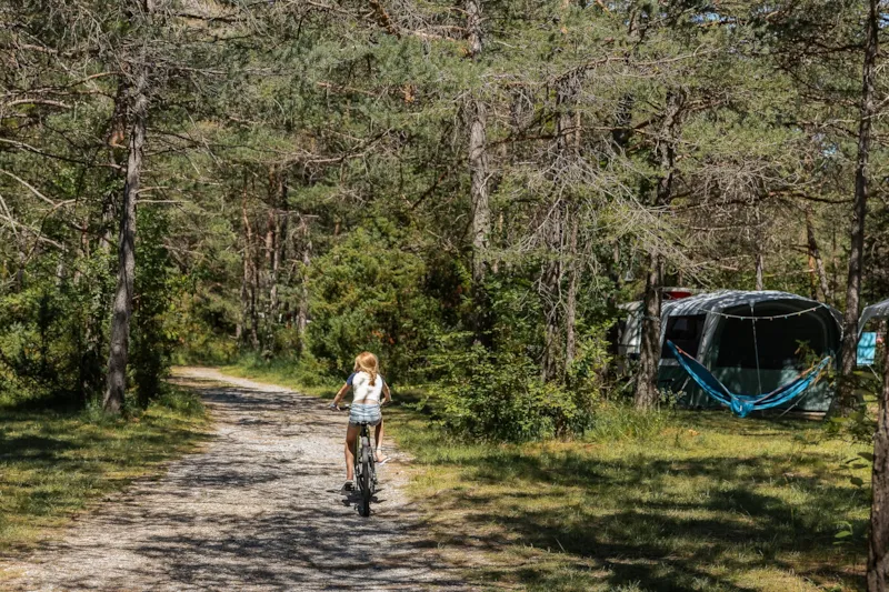 Emplacement Camping + Voiture