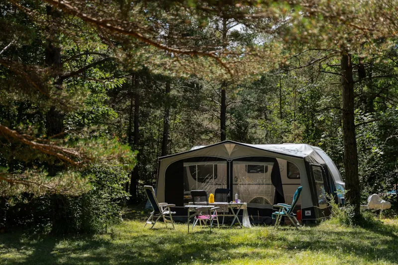 Emplacement Camping + Voiture