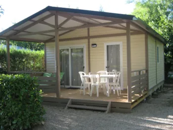 Accommodation - Chalet Soléa Confort 40M² - 2 Bedrooms + Air-Conditioning + Tv - Sheltered Terrace 13M² - Flower Camping le Pilon d'Agel