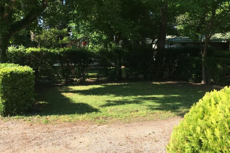 Forfait Confort (1 Tente, Caravane Ou Camping-Car / 1 Voiture / Électricité 8A) 80M² / 120M²