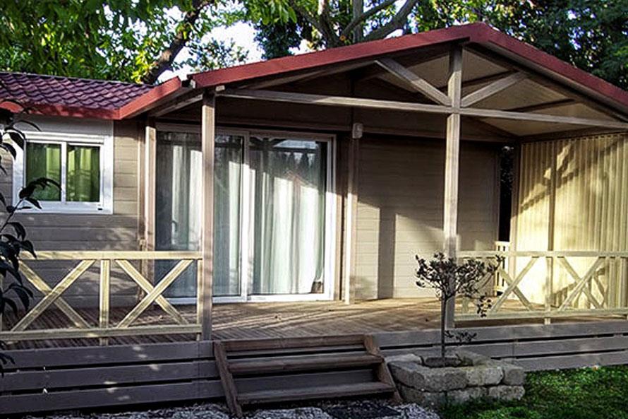 Location - Chalet Samoa Confort 46M² - 3 Chambres 4 Adultes 2 Enfants + Clim + Tv - Terrasse Semi-Couverte 19M² - Camping Le Pilon d'Agel
