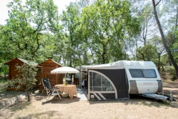 Stellplatz - Premium Pitch With Private Sanitaries + Kitchen + 10 Amps Electricity - Camping Leï Suves