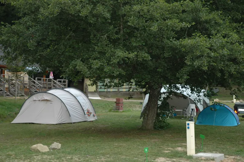 Emplacement Avec Voiture + Tente/Caravane