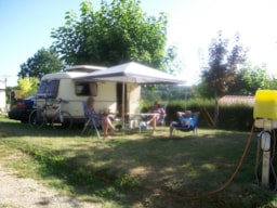 Parcela - Camping Pitch For 2-Wheels Travelers (Bicycle - Motorcycle) - CAMPING LA BASTIDE