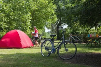 Kampeerplaats(en) - Campingplaats Voor Reizen 2 Wielen (Cyclo - Motorfiets) - CAMPING LA BASTIDE