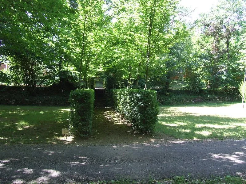 Emplacement Avec Ombre Et Soleil À Souhait, À L'écart Des Aires De Jeux Ou Plus Proche, Vos Choix Sont Réspectés Au Mieux, De Même En Ce Qui Concerne La Distance Par Rapport Aux  Sanitaires.