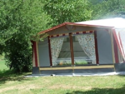 Accommodation - Caravane Avec Auvent - Camping Le Convivial