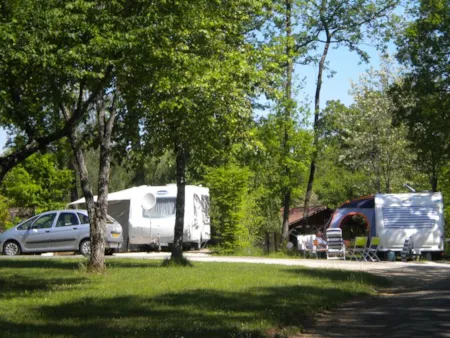 Pitch - Pitch 10A - CAMPING LA FAGE