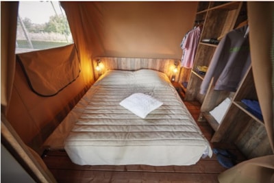 Kenya tent with bathroom