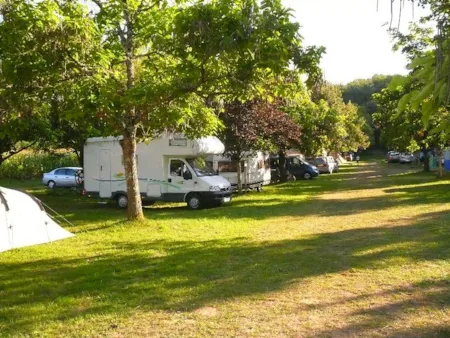 Kampeerplaats(en) - Campingplaat (100/120 M²) - Camping Paradis de Maillac