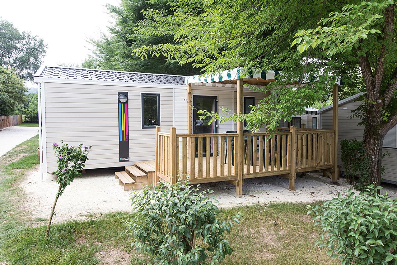 Accommodation - Mobil Home Luxe 27M² 4 Pers. - 2 Bedrooms - Semi-Covered Terrace + Dishwasher + Tv - Camping Le Perpetuum