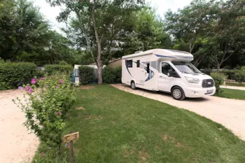 Stellplatz - Spezieller Stellplatz Für Wohnmobile - Camping Le Perpetuum