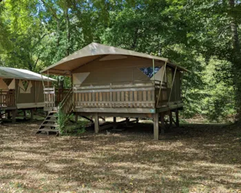 Mietunterkunft - Ungewöhnliche Lodge - 32 M² - 2 Schlafzimmer - Ohne Sanitäranlagen - Camping les Cinq Châteaux