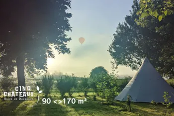 Stellplatz - Confort Stellplatz - 100 Bis 170 M² - Mit 10A-Strom - Camping les Cinq Châteaux