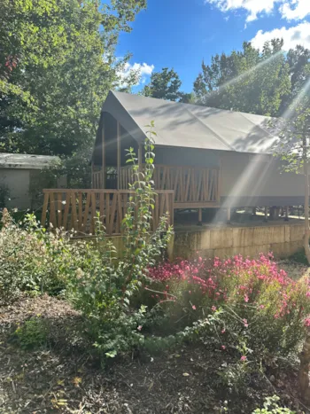 Mietunterkunft - Ungewöhnliche Privilège Lodge - 23 M² - 2 Schlafzimmer - Mit Sanitäranlagen - Camping les Cinq Châteaux