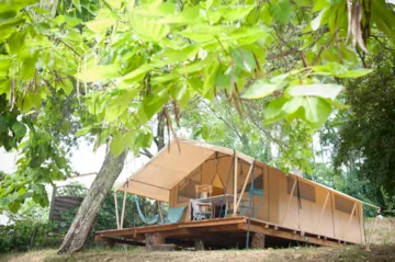 Accommodation - Classic V Wood&Canvas Tent - Huttopia Sarlat