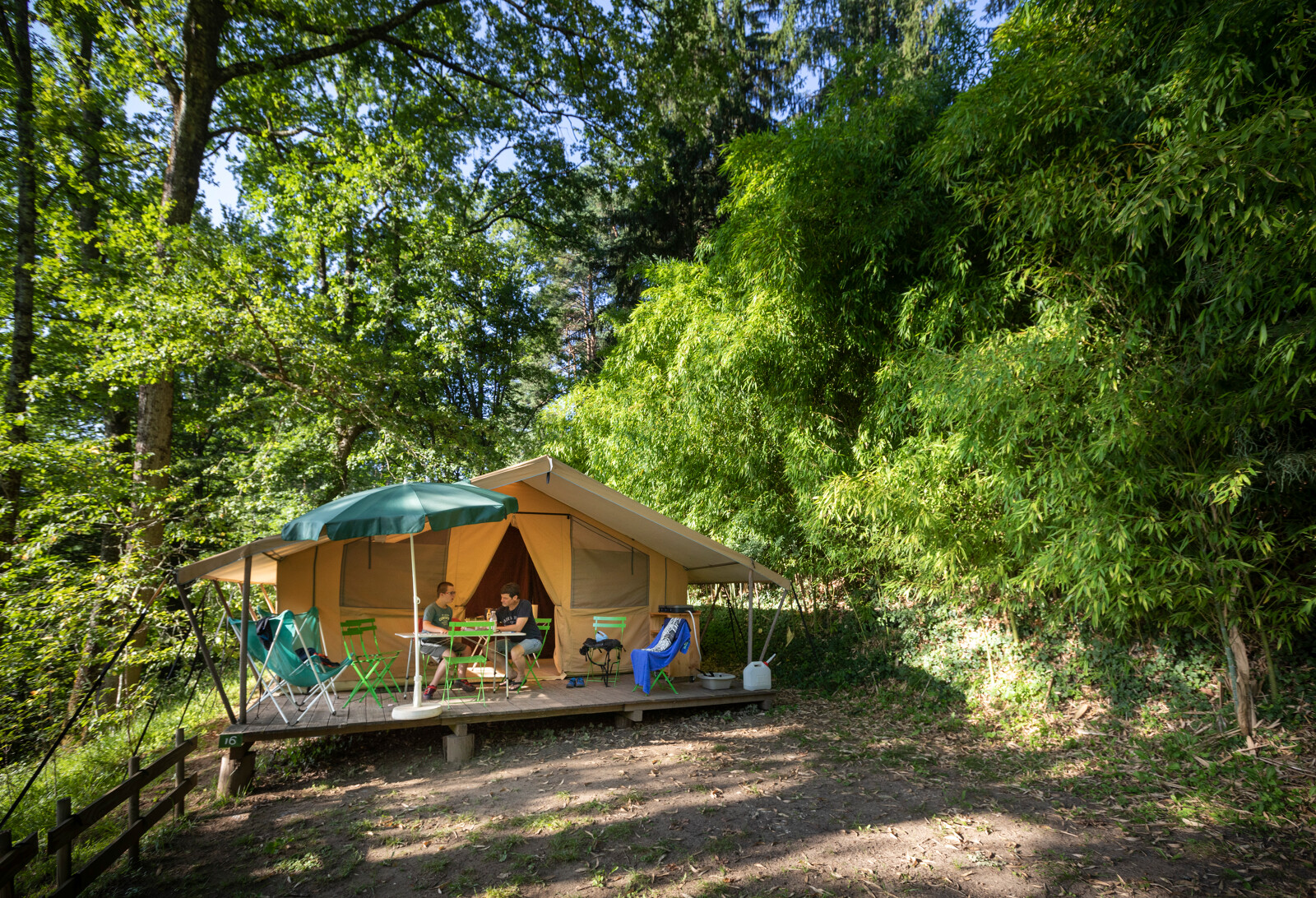 Accommodation - Classic V Wood&Canvas Tent - Huttopia Sarlat