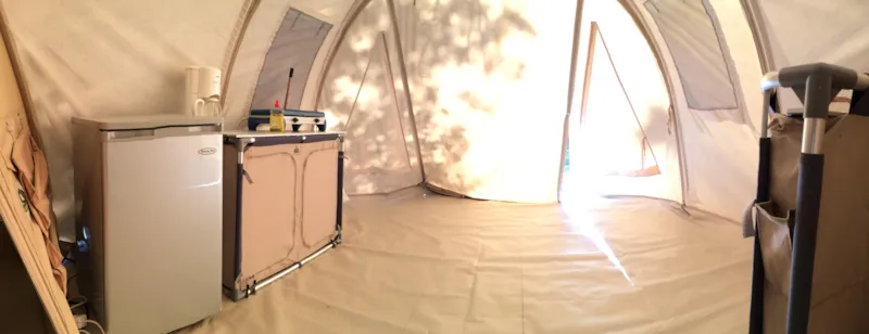 Tente Karsten (4 Pers) 2 Chambres, Salon De Jardin, Réfrigérateur, Camping Gaz.