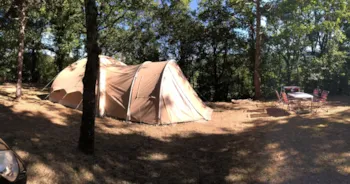 Mietunterkunft - Zelt Karsten (4 Pers) 2 Schlafzimmern, Gartenmöbeln, Kühlschrank, Gascamping. - Camping La Peyrugue