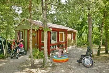 Accommodation - Chalet Bien-Être  Wheelchair Users - 2 Bedrooms - Covered Terrace - Camping La Peyrugue