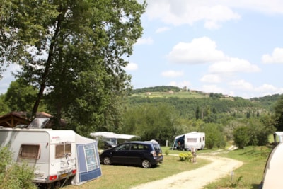 PANORAMA pitch with electricity, 100-140m² (1 caravan or 1 motorhome or 1 tent) + 1 car — 2