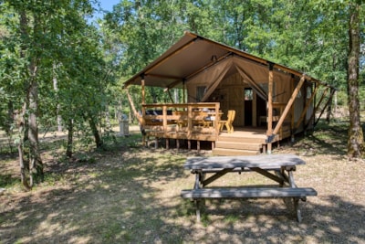 LODGE TENT - 2 bedrooms - Covered terrace with bench seating - No bathroom facilities — 1