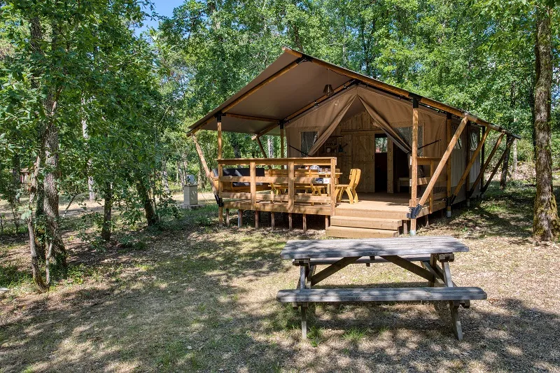Tent Lodge  met 2 slaapkamers - overdekt terras met bankje - zonder sanitaire faciliteiten