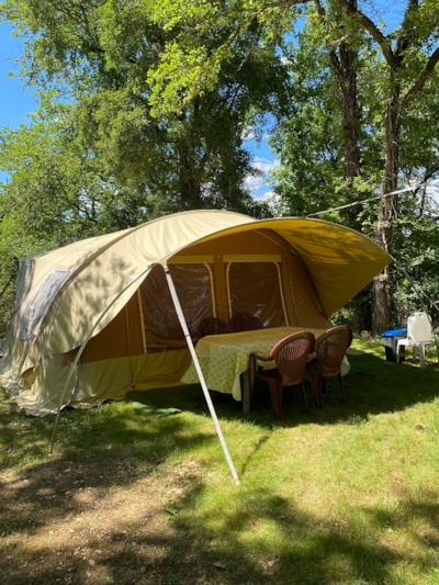 RACLET Safari TENT - 2 bedrooms with 2 beds (160 x 205) - garden furniture - no bathroom facilities — 2