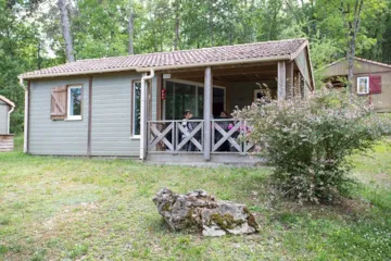 Accommodation - Chalet Rêve : Air Conditioner - 2 Bedrooms -  Covered Terrace - 2 Deckchairs Chilienne - Camping La Peyrugue