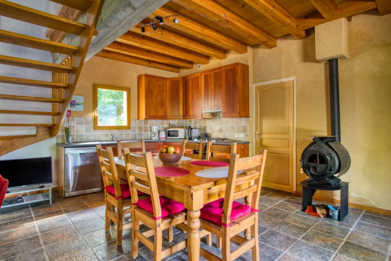 Gîte 2 Chambres -Tv-Clim Lave Vaiselle-Sèche-Serviette-Sèche Cheveux-Transats- 2 Terrasses Couvertes