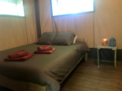 LODGE TENT - 2 bedrooms - Covered terrace with bench seating - No bathroom facilities — 5