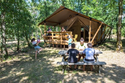 LODGE TENT - 2 bedrooms - Covered terrace with bench seating - No bathroom facilities — 7