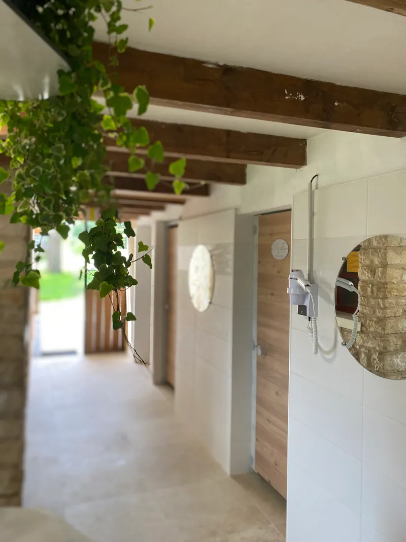 Emplacement Terrasse - Forfait 2 Pers  (Caravane, Camping-Car Ou Tente) + 1 Voiture