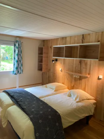 Mietunterkunft - Chalet Bien-Être, Geeignet Für Personen Mit Eingeschränkter Mobilität – 2 Schlafzimmer – Klimaanlage – Überdachte Terrasse - Camping La Peyrugue
