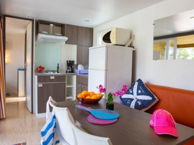 MOBILE HOME PATIO - 2 Bedrooms + 2 Bathrooms (BED 160) — 5