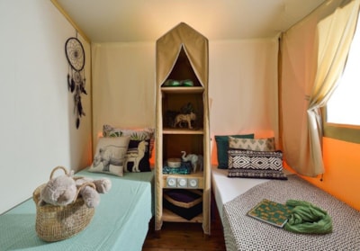 LODGE TENT, 25 M² - WITHOUT BATHROOM FACILITIES  (BED 160) — 4
