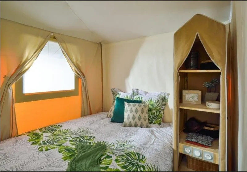 Tente Lodge, 25 M², Sans Sanitaire, 4 Pers