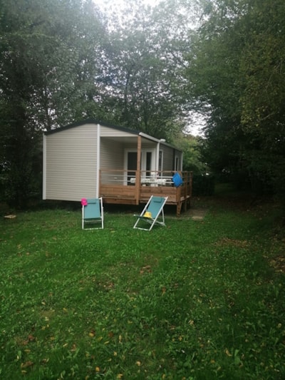 MOBILE HOME LODGE, TV, PETS NOT ALLOWED — 9