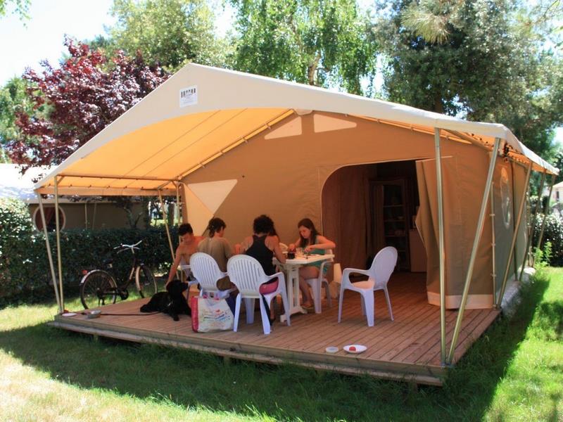 Tente Trappeur 20 m² / 2 chambres - sans sanitaire privatif + terrasse couverte 12 m² -