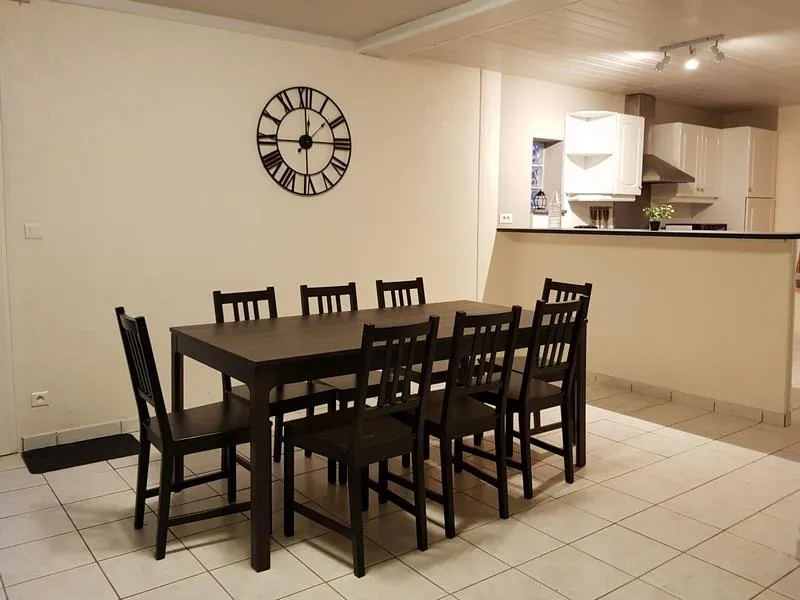 Gîte 9 Personnes Avec Télévision, 2 Chambres, Terrasse, Jardin Privatif Clôturé