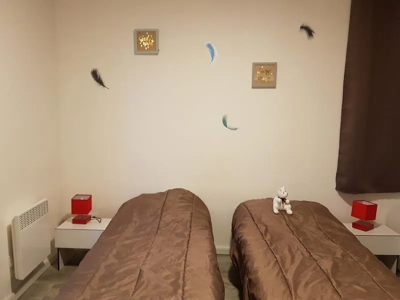 Gîte 9 Personnes Avec Télévision, 2 Chambres, Terrasse, Jardin Privatif Clôturé