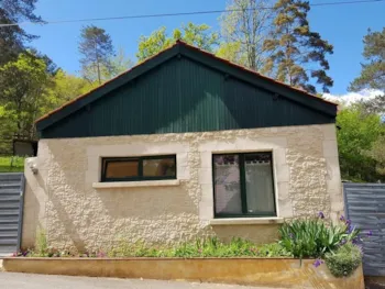 Mietunterkunft - Cottage 9 Personen, 2 Schlafzimmer, Terrasse, Privater Garten, - CAMPING LE VERDOYANT