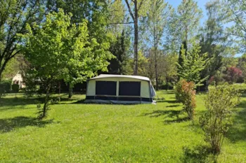 Mietunterkunft - Wohnwagen Auf Einem 300 M² Großen Grundstück Ohne Sanitäranlagen - CAMPING LE VERDOYANT