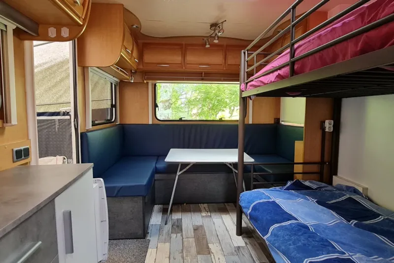 Caravane Sur Parcelle De 300 M² Sans Sanitaire