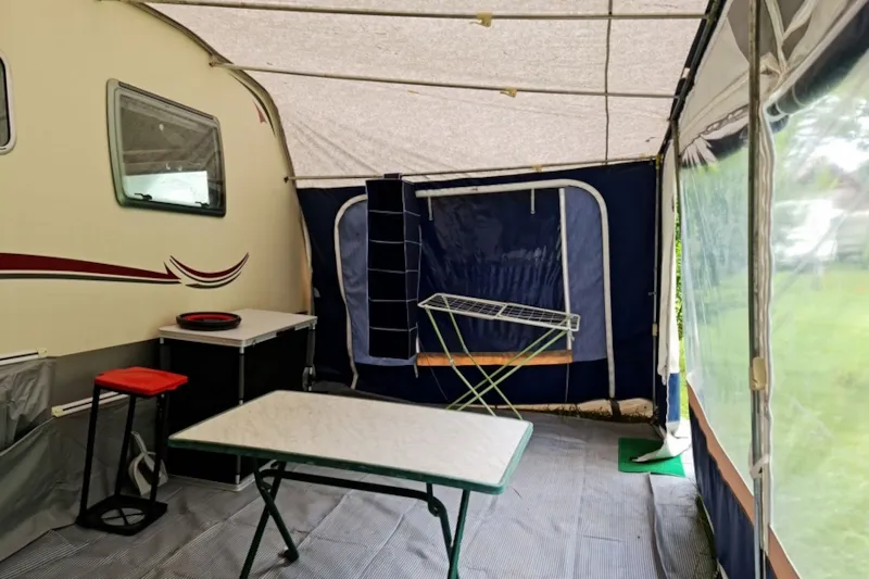 Caravane Sur Parcelle De 300 M² Sans Sanitaire