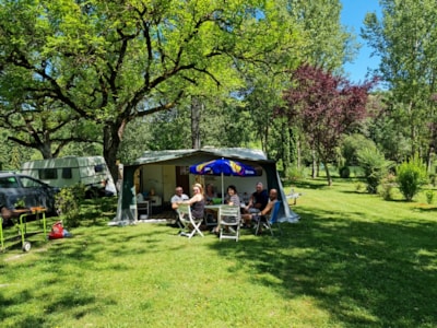 Pitch  (tent , caravan or camping-car) +1 car + 1 people — 1